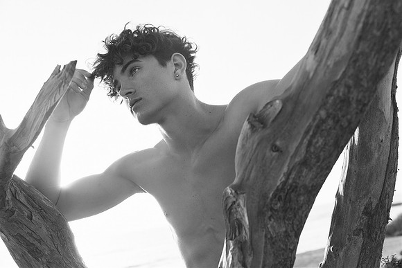 3C8A7512_BW_RET