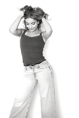 3C8A0121--EV_BW