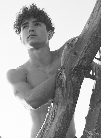 3C8A7498_BW_Crop 2