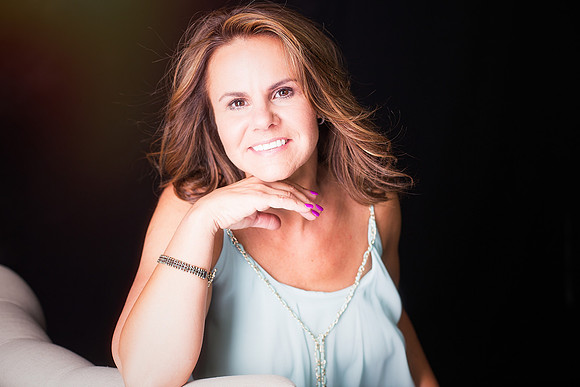 @monicahahnphotography @fenceography