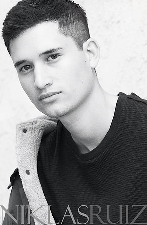 CompC_Ruiz_Niklas_FRONT 8