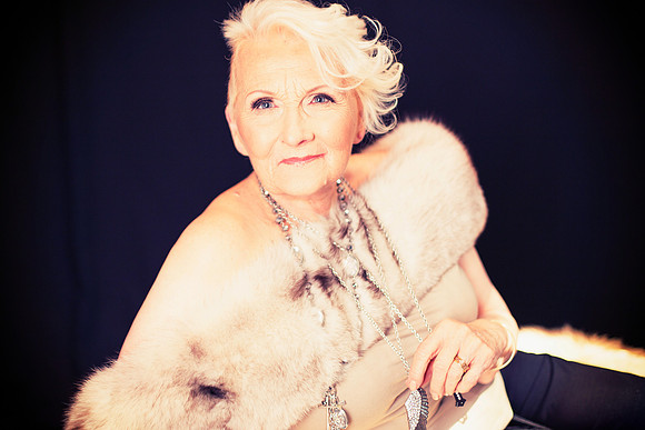 Posing, Poses, "how to pose", "how to smile", "how to model","glamour shots", "glamour parties", "photo booth", "glamour photographer", "glamour photography", "beauty photographer", "beauty photograph