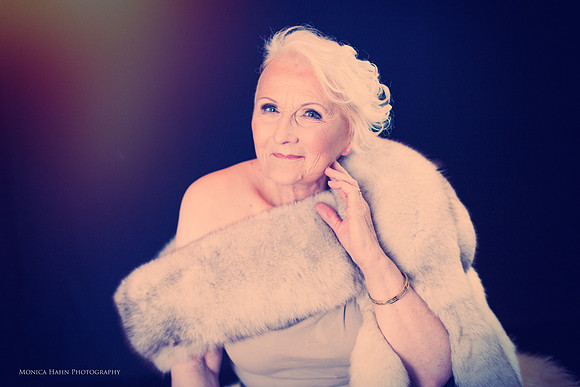 Posing, Poses, "how to pose", "how to smile", "how to model","glamour shots", "glamour parties", "photo booth", "glamour photographer", "glamour photography", "beauty photographer", "beauty photograph