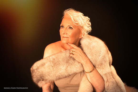 Posing, Poses, "how to pose", "how to smile", "how to model","glamour shots", "glamour parties", "photo booth", "glamour photographer", "glamour photography", "beauty photographer", "beauty photograph