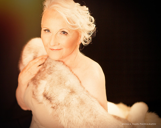 Posing, Poses, "how to pose", "how to smile", "how to model","glamour shots", "glamour parties", "photo booth", "glamour photographer", "glamour photography", "beauty photographer", "beauty photograph
