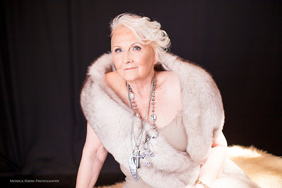 Posing, Poses, "how to pose", "how to smile", "how to model","glamour shots", "glamour parties", "photo booth", "glamour photographer", "glamour photography", "beauty photographer", "beauty photograph