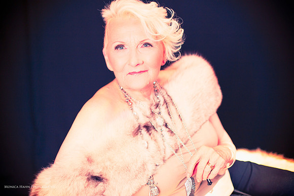 Posing, Poses, "how to pose", "how to smile", "how to model","glamour shots", "glamour parties", "photo booth", "glamour photographer", "glamour photography", "beauty photographer", "beauty photograph