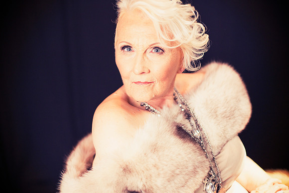 Posing, Poses, "how to pose", "how to smile", "how to model","glamour shots", "glamour parties", "photo booth", "glamour photographer", "glamour photography", "beauty photographer", "beauty photograph