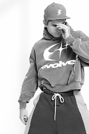 3C8A1390--EV_BW_Cro