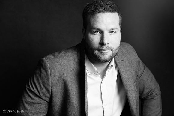 Head shots for business and personal branding by fashion and beauty photographer Monica Hahn.  Up your image, make the right statement and start experiencing the feedback you want with the right sorts