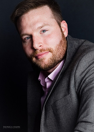 Head shots for business and personal branding by fashion and beauty photographer Monica Hahn.  Up your image, make the right statement and start experiencing the feedback you want with the right sorts