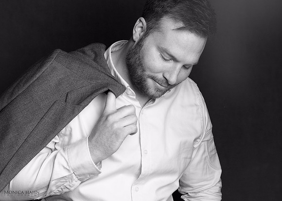 Head shots for business and personal branding by fashion and beauty photographer Monica Hahn.  Up your image, make the right statement and start experiencing the feedback you want with the right sorts