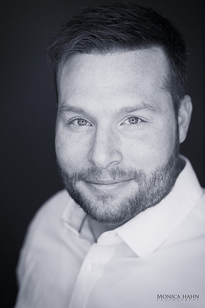Head shots for business and personal branding by fashion and beauty photographer Monica Hahn.  Up your image, make the right statement and start experiencing the feedback you want with the right sorts