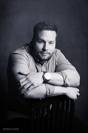 Head shots for business and personal branding by fashion and beauty photographer Monica Hahn.  Up your image, make the right statement and start experiencing the feedback you want with the right sorts