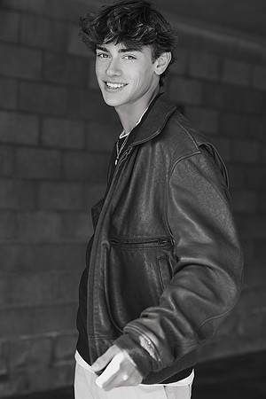 3C8A7132--EV_Cro_BW