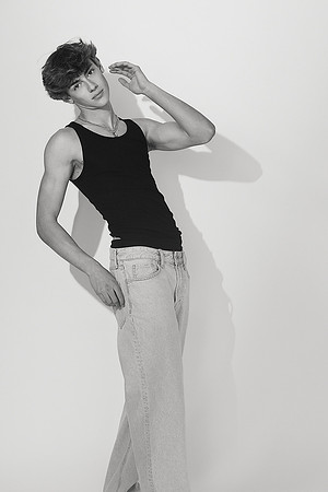 3C8A6695--EV_Cro_BW
