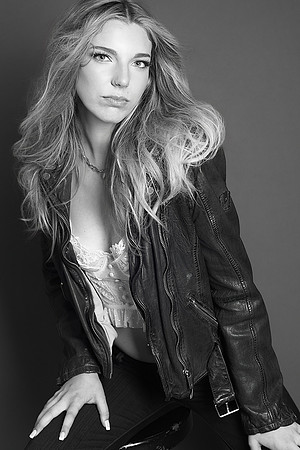 3C8A5408_BW_EV_Crop