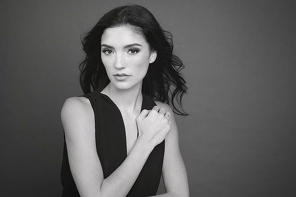 3C8A2053_BW_RETEV