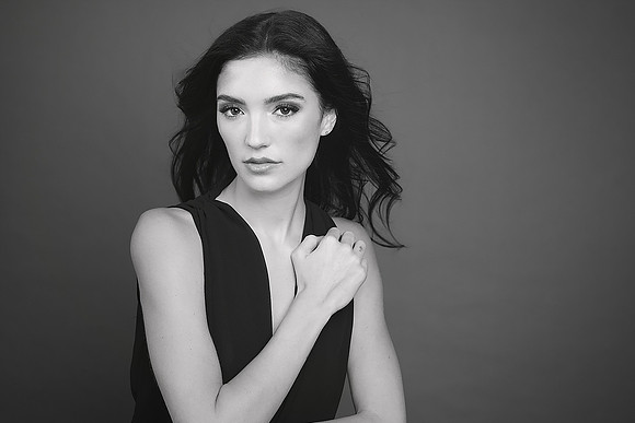 3C8A2053_BW_RETEV