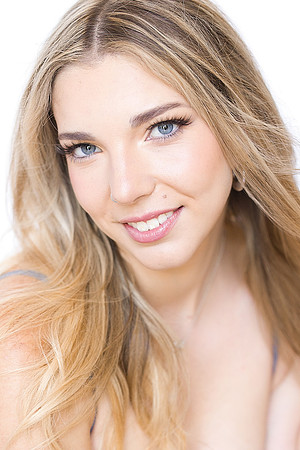 inside the style studio, monica hahn photography, modeling photography, model portfolio, model photographer, fashion photographer, female model